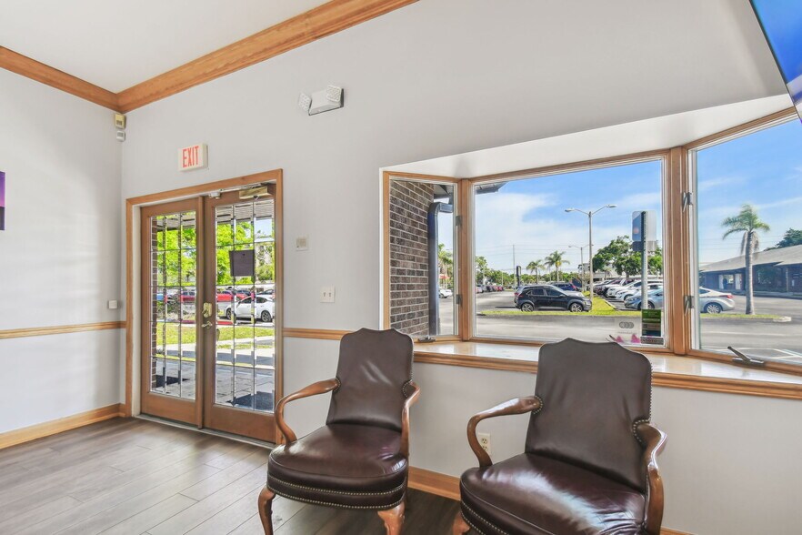 2652-2662 W Lake Rd, Palm Harbor, FL à louer - Photo intérieure – Image 2 sur 16