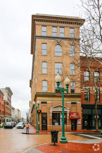803 Quarrier St, Charleston, WV à louer - Photo de l’immeuble – Image 2 sur 2