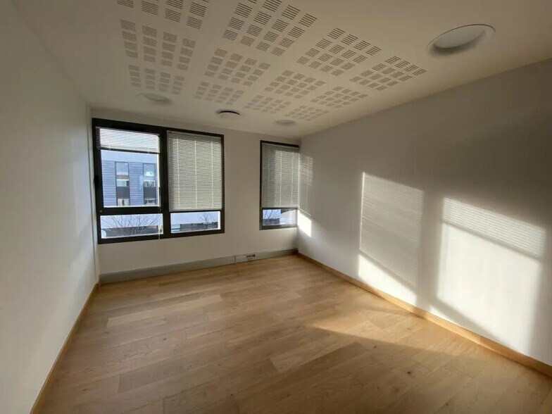 Bureau dans Saint-Grégoire à louer - Photo intérieure – Image 2 sur 6