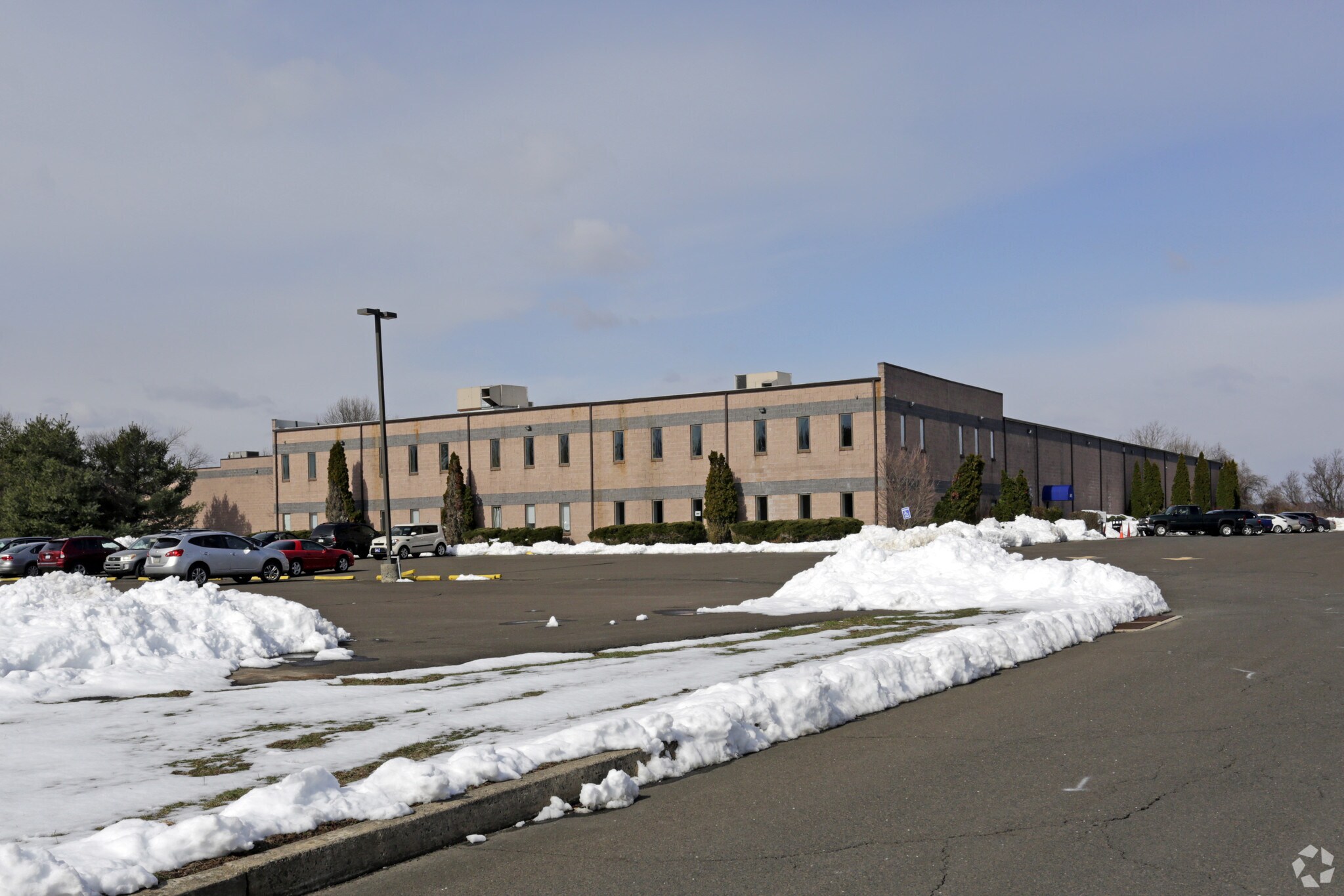 100 Louise Dr, Ivyland, PA à louer Photo principale– Image 1 sur 8