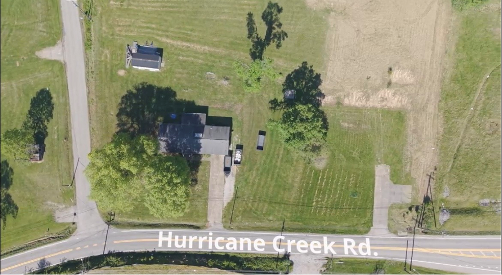 390 Hurricane Creek Rd, Hurricane, WV à vendre - Photo principale – Image 1 sur 20