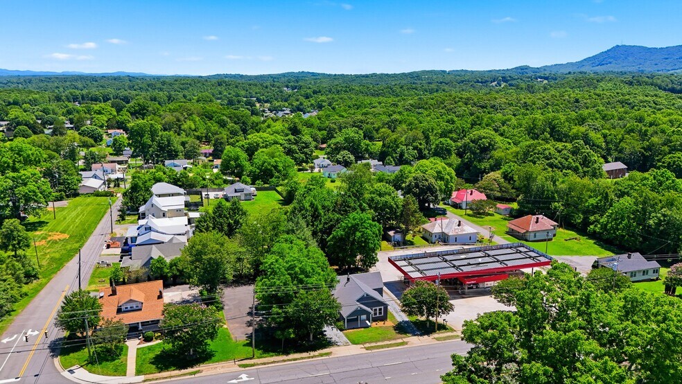 1303 S Sterling, Morganton, NC à vendre - Photo de l’immeuble – Image 2 sur 14