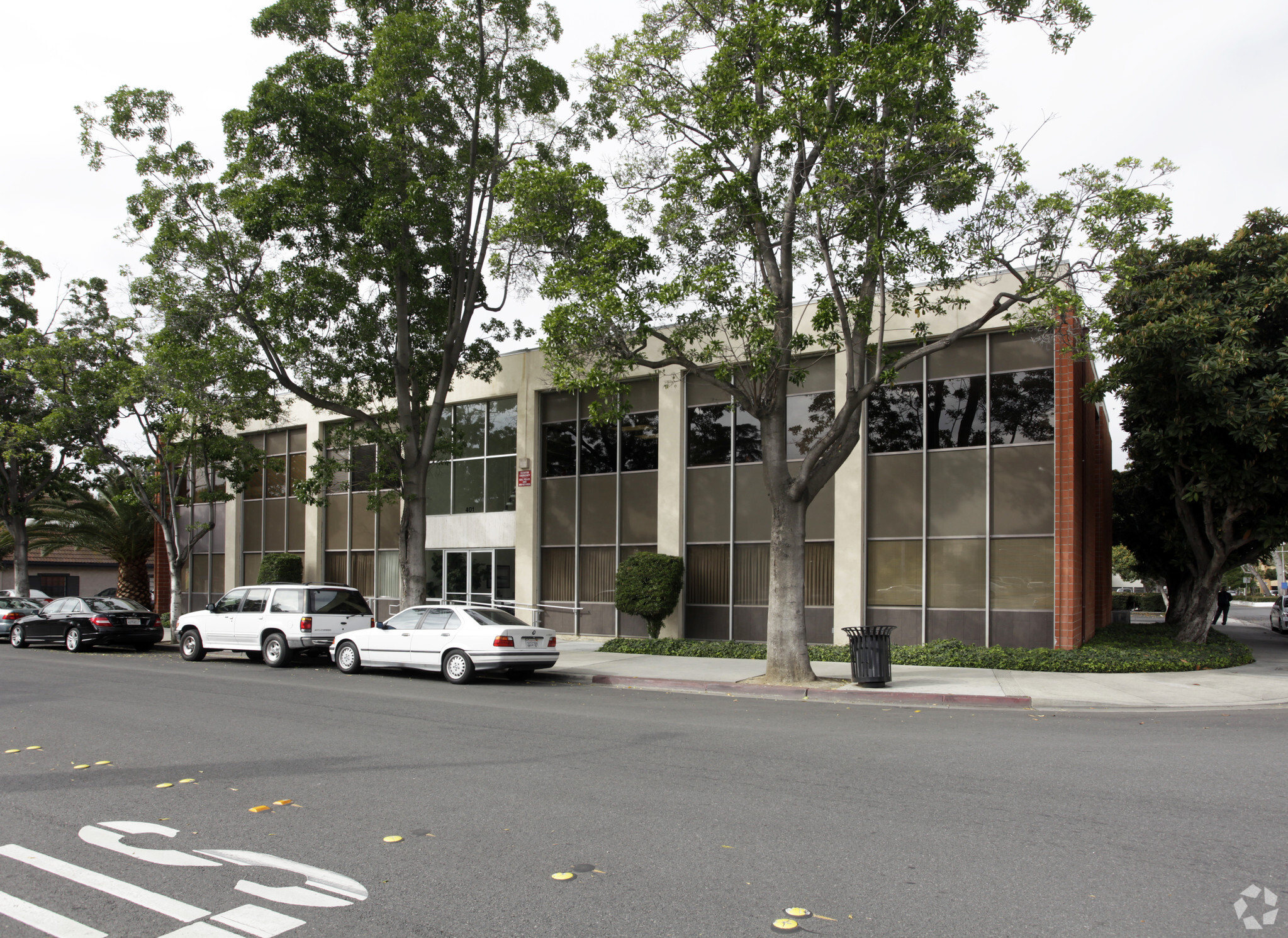 401 S Main St, Pomona, CA à louer Photo principale– Image 1 sur 5