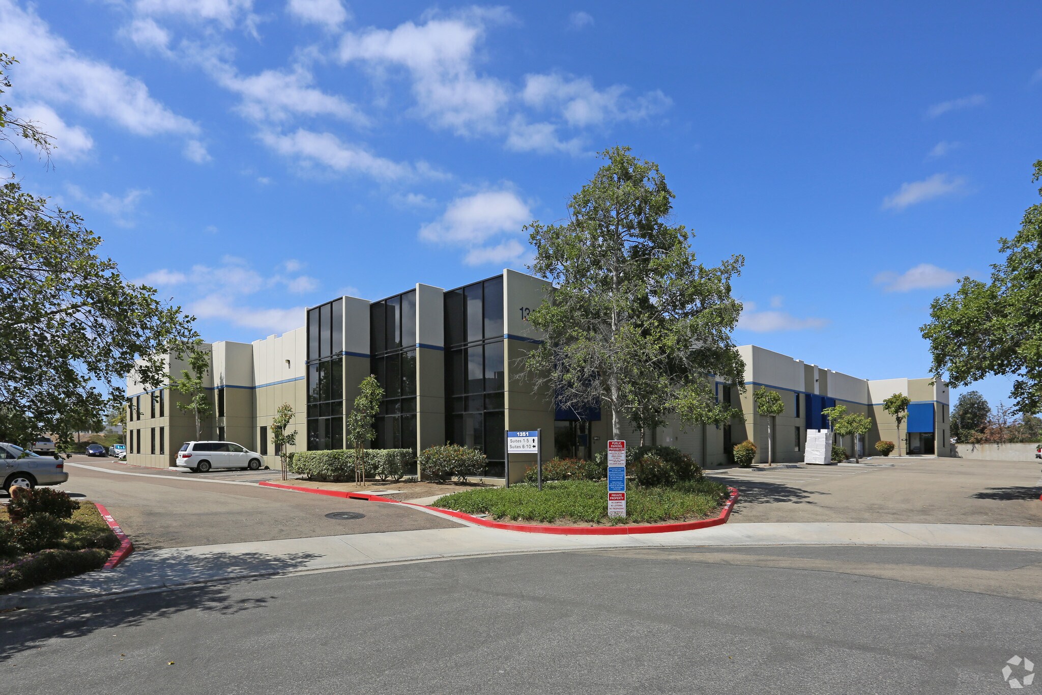 1351 Distribution Way, Vista, CA à louer Photo de l’immeuble– Image 1 sur 5