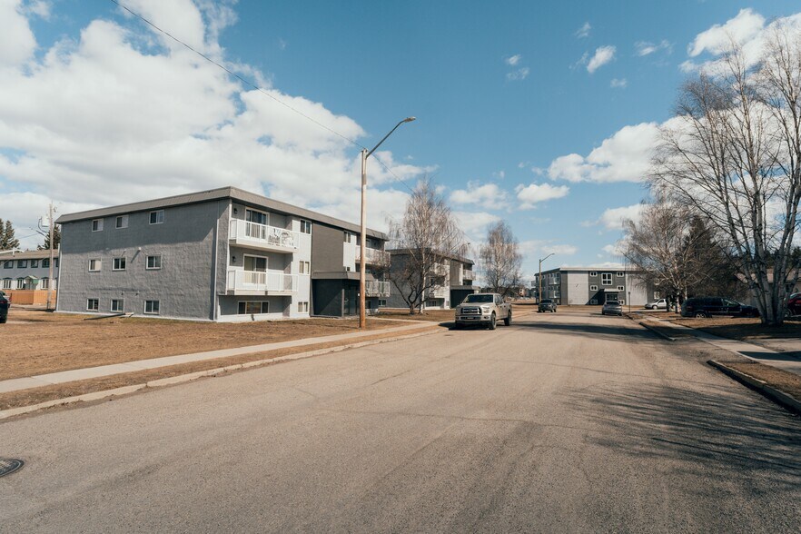 103 Alder Dr, Hinton, AB à vendre - Photo de l’immeuble – Image 3 sur 7