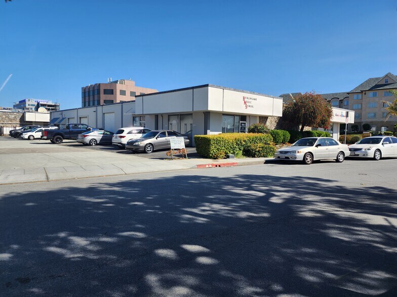 Corner of Bayshore Hwy and Mahler Rd, Burlingame, CA à louer - Photo de l’immeuble – Image 2 sur 5