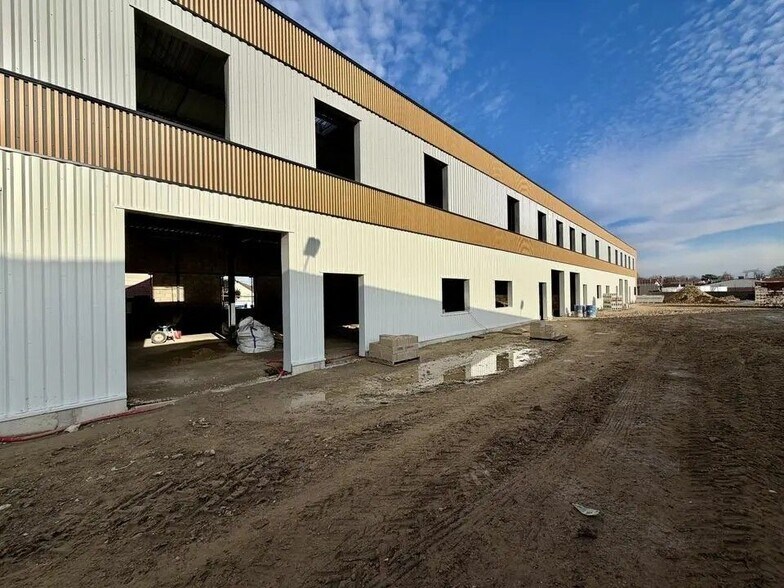 Industriel/Logistique dans Asnières-sur-Oise à louer - Photo de l’immeuble – Image 3 sur 5