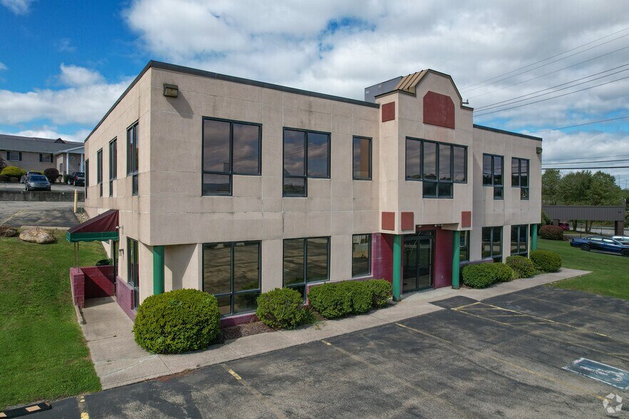 2 Highland Park Dr, Uniontown, PA à louer - Photo principale – Image 1 sur 23