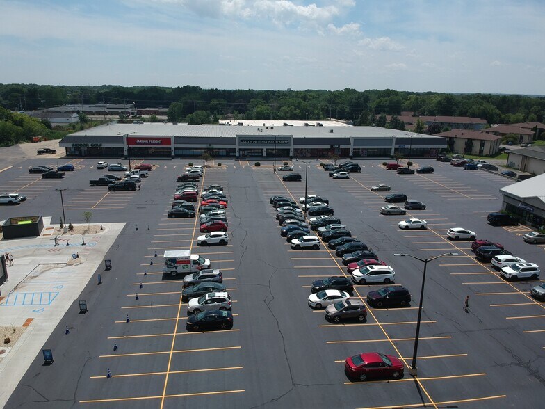 3305-3365 W College Ave, Appleton, WI à louer - Photo de l’immeuble – Image 3 sur 5