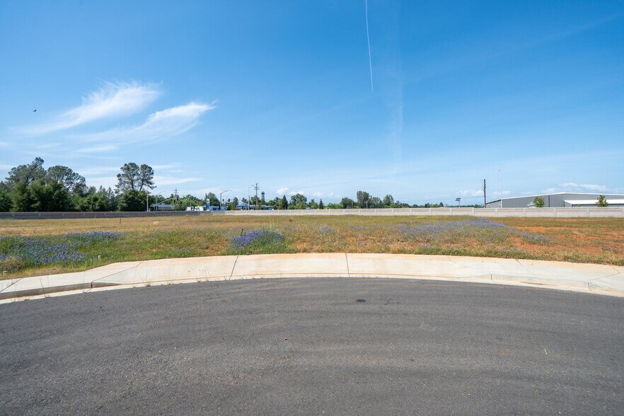 Rancho Industrial Park, Redding, CA à vendre - Photo de l’immeuble – Image 2 sur 4