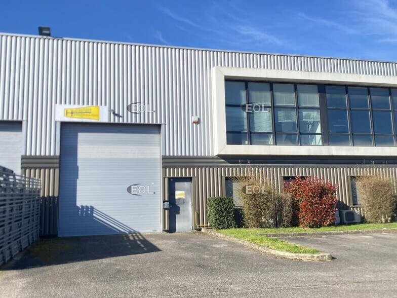 Local d'activités dans Chaponnay à vendre - Photo de l’immeuble – Image 2 sur 15