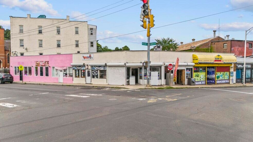 868-872 Bank St, Waterbury, CT à vendre - Photo de l’immeuble – Image 1 sur 20