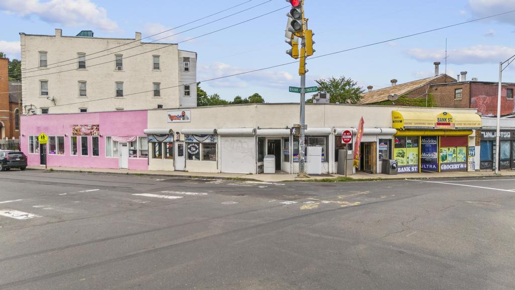 868-872 Bank St, Waterbury, CT à vendre Photo de l’immeuble– Image 1 sur 21
