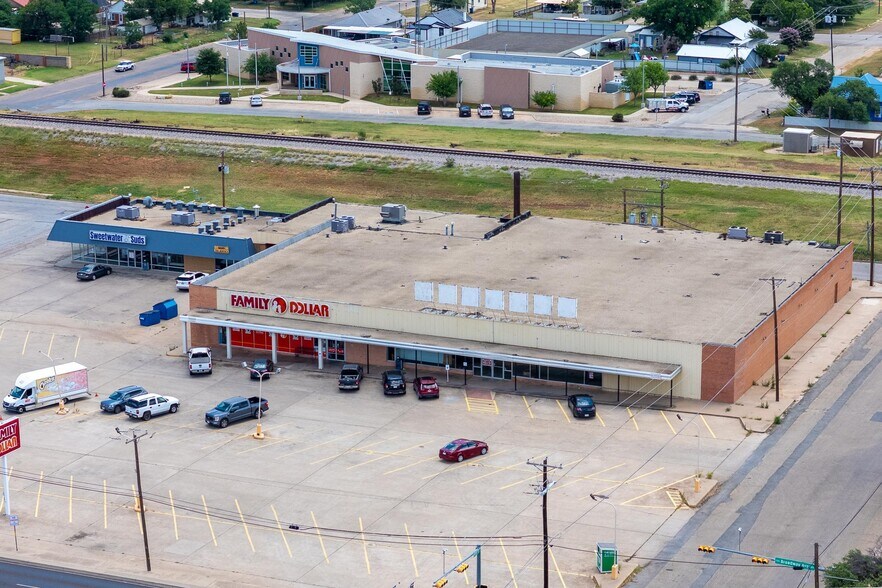 500-511 E Broadway St, Sweetwater, TX à vendre - Photo de l’immeuble – Image 2 sur 52