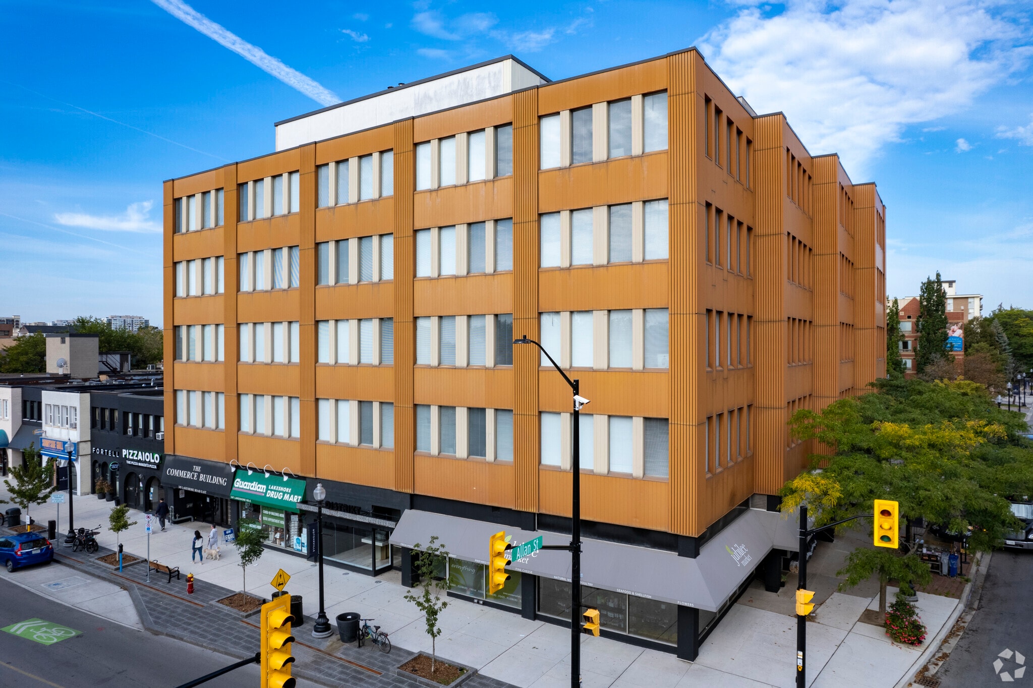 345 Lakeshore Rd E, Oakville, ON à louer Photo principale– Image 1 sur 6