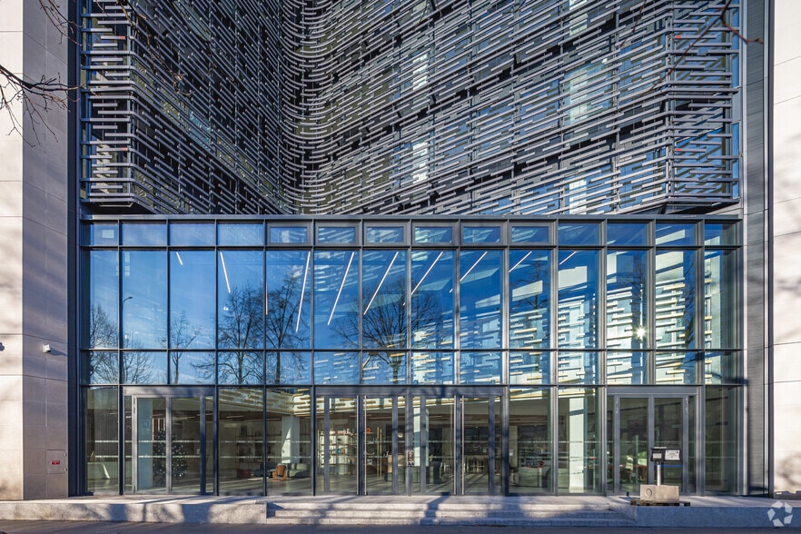 Bureau dans Saint-Ouen-sur-Seine à louer - Photo de l’immeuble – Image 3 sur 3