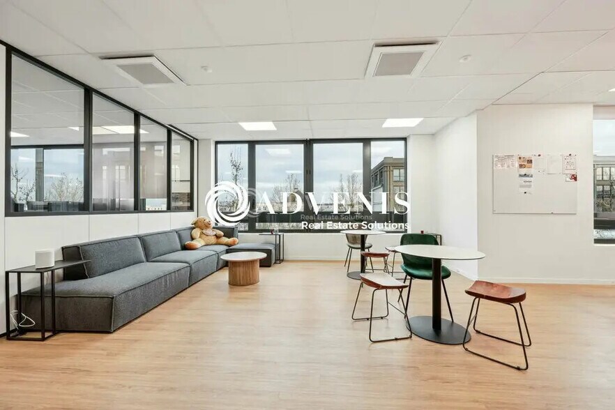 Bureau dans Chessy à vendre - Photo de l’immeuble – Image 1 sur 12