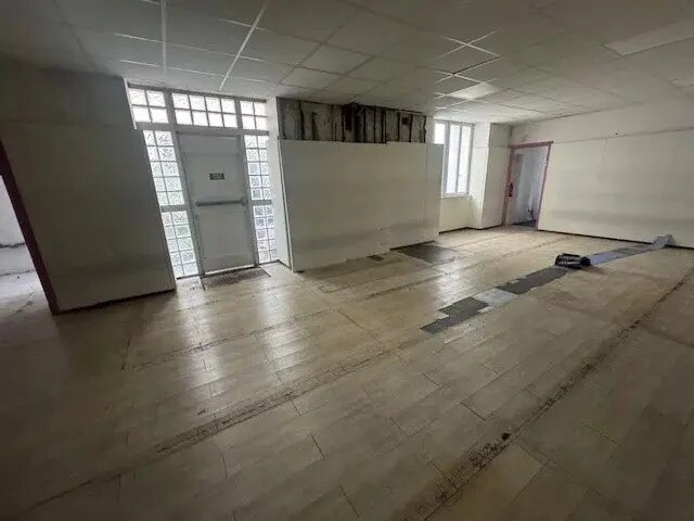 Local commercial dans Levallois-Perret à louer Photo de l’immeuble– Image 1 sur 8