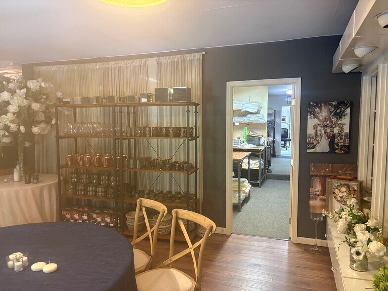 431 E Main St, Mount Kisco, NY à vendre - Photo de l’immeuble – Image 3 sur 5