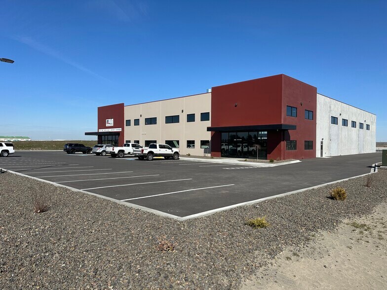 1879 N Commercial Ave, Pasco, WA à louer - Photo de l’immeuble – Image 2 sur 2