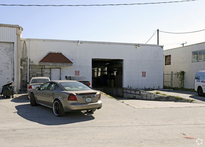 3630-3660 NW 76th St, Miami, FL à louer - Photo de l’immeuble – Image 3 sur 7