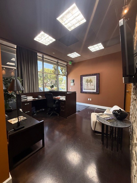 301-315 N Berry St, Brea, CA 92821 - Lot 313 -  - Photo intérieure - Image 2 of 9