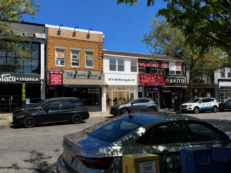 39-21 Bell Blvd, Bayside, NY à louer - Photo de l’immeuble – Image 2 sur 11