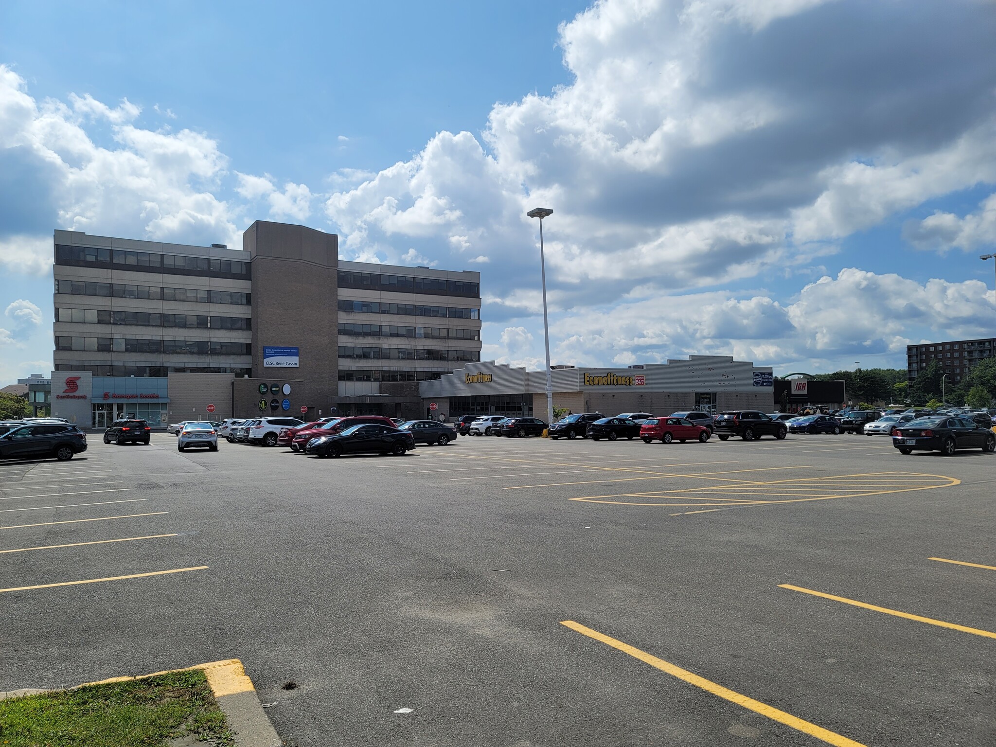 5800 Boul Cavendish, Cote-St-Luc, QC à louer Photo de l’immeuble– Image 1 sur 19