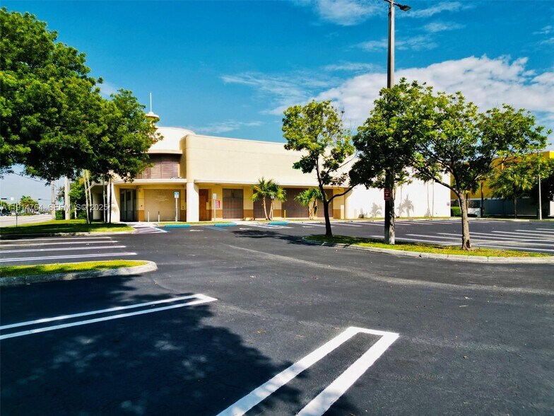 11920 NW 27th Ave, Miami, FL à louer - Photo de l’immeuble – Image 3 sur 21