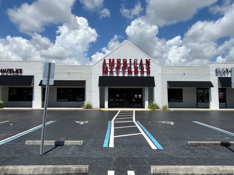 1338 Del Prado Blvd S, Cape Coral, FL à louer - Photo de l’immeuble – Image 3 sur 4