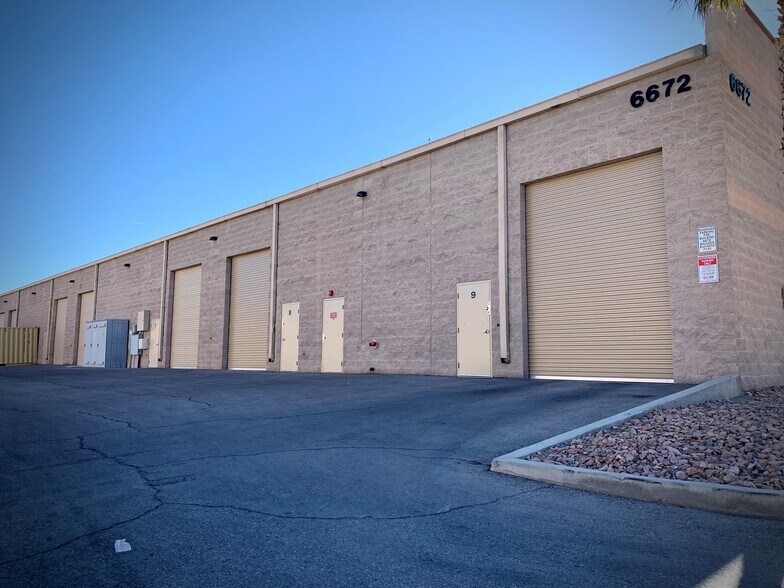6672 Boulder Hwy, Las Vegas, NV à louer - Photo de l’immeuble – Image 2 sur 4