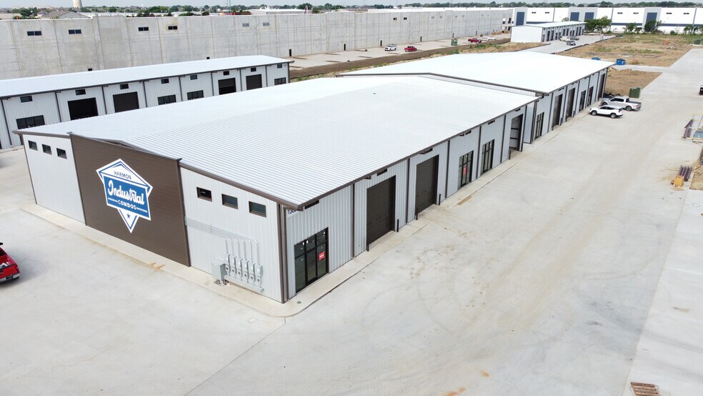 13055 Harmon Rd, Fort Worth, TX à louer - Photo de l’immeuble – Image 2 sur 12