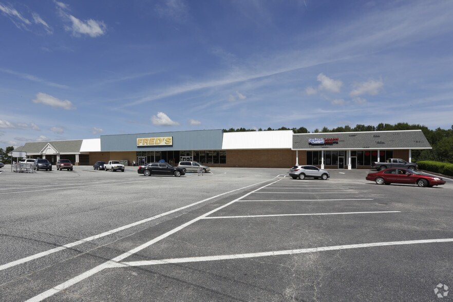 225-229 Apple Square Plz, Edgefield, SC à louer - Photo principale – Image 1 sur 2