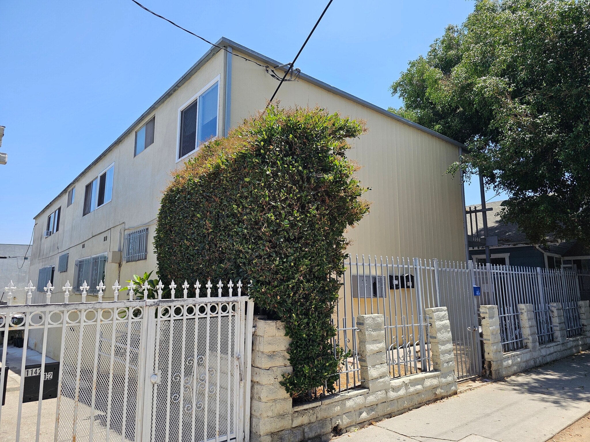 1146 S Berendo St, Los Angeles, CA à vendre Photo de l’immeuble– Image 1 sur 9