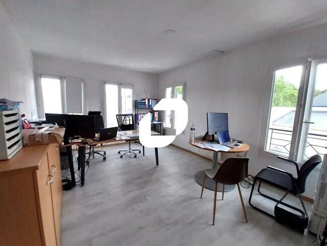 Plus de détails pour Bureau à louer