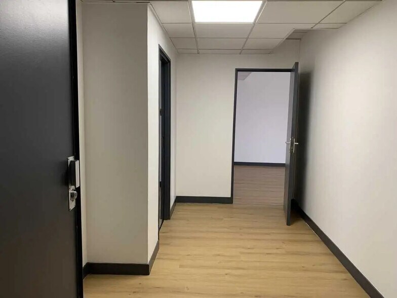 Local d’activités dans Ivry-sur-Seine à louer - Photo de l’immeuble – Image 2 sur 6
