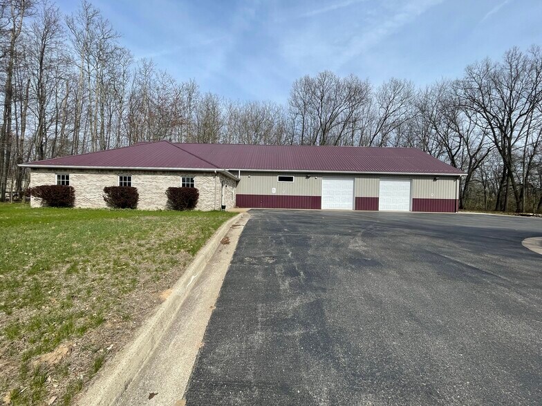 512 Industrial Park Dr, Greenville, MI à vendre - Photo principale – Image 1 sur 1