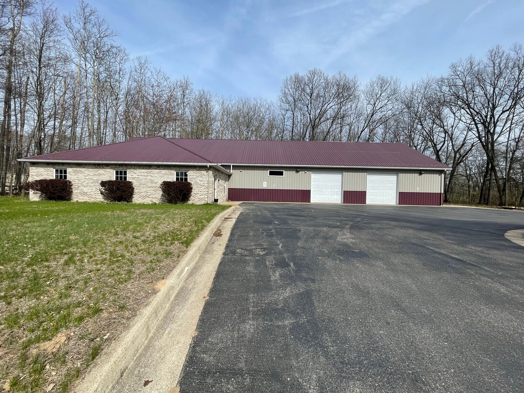 512 Industrial Park Dr, Greenville, MI à vendre Photo principale– Image 1 sur 2