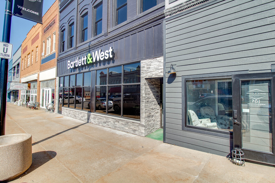 107 N State St, Jerseyville, IL à louer - Photo de l’immeuble – Image 2 sur 25