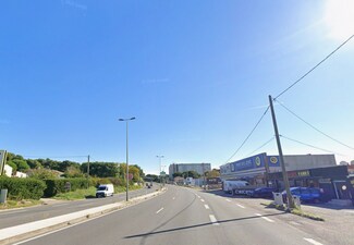 Plus de détails pour 52 Avenue Du Pont Du Roy, Port-de-Bouc - Local commercial à louer