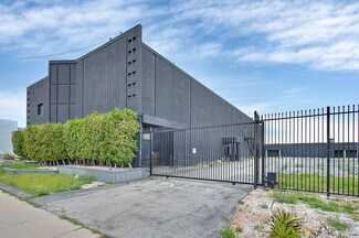 Plus de détails pour 6840-6842 Hayvenhurst Ave, Van Nuys, CA - Industriel/Logistique à vendre
