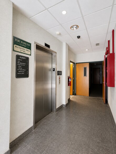 8710 5th Ave, Brooklyn, NY à louer - Hall d’entrée – Image 3 sur 44