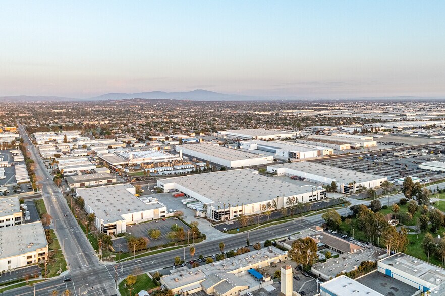 11130-11290 Bloomfield Ave, Santa Fe Springs, CA à louer - Photo de l’immeuble – Image 3 sur 11