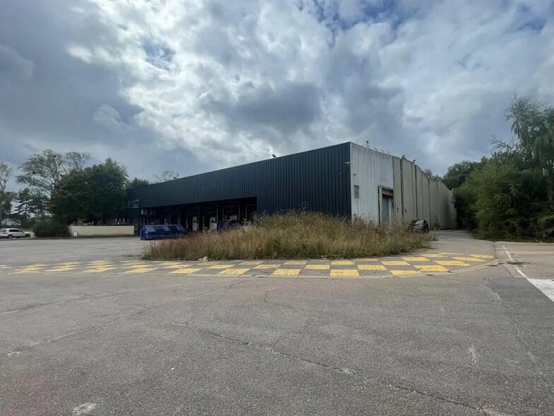 Industriel/Logistique dans Val-de-Reuil à vendre - Photo de l’immeuble – Image 1 sur 5