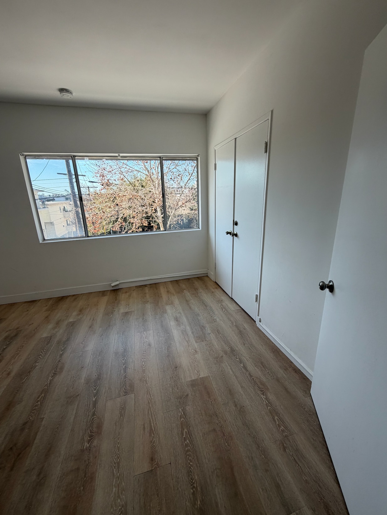 910 S Barrington Ave, Los Angeles, CA à louer Photo intérieure– Image 1 sur 5