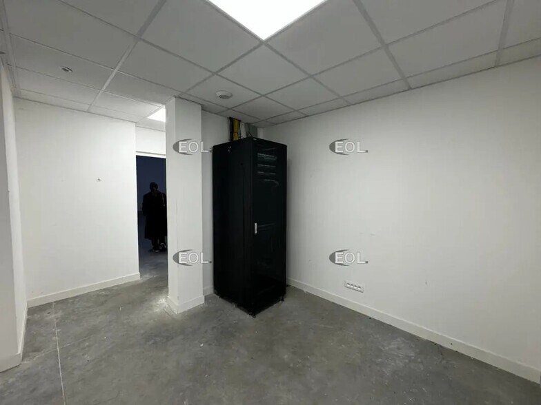 Local d’activités dans Palaiseau à louer - Photo de l’immeuble – Image 3 sur 4