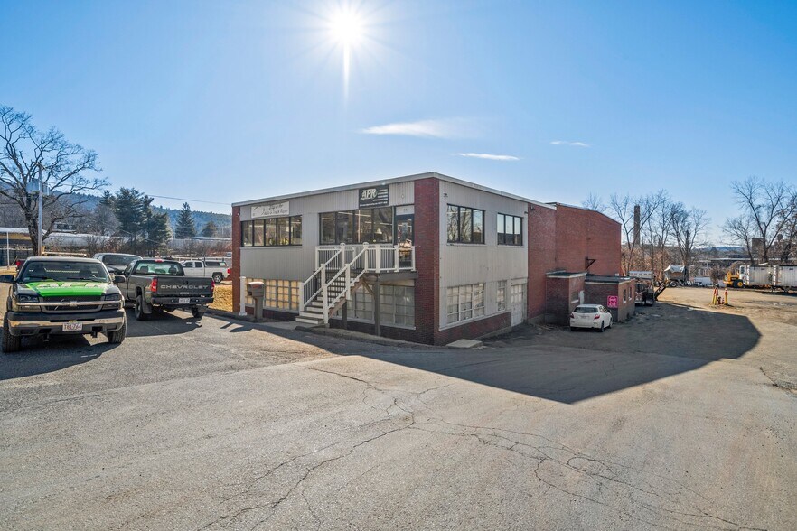 55 East St, Ware, MA à vendre - Photo de l’immeuble – Image 3 sur 38