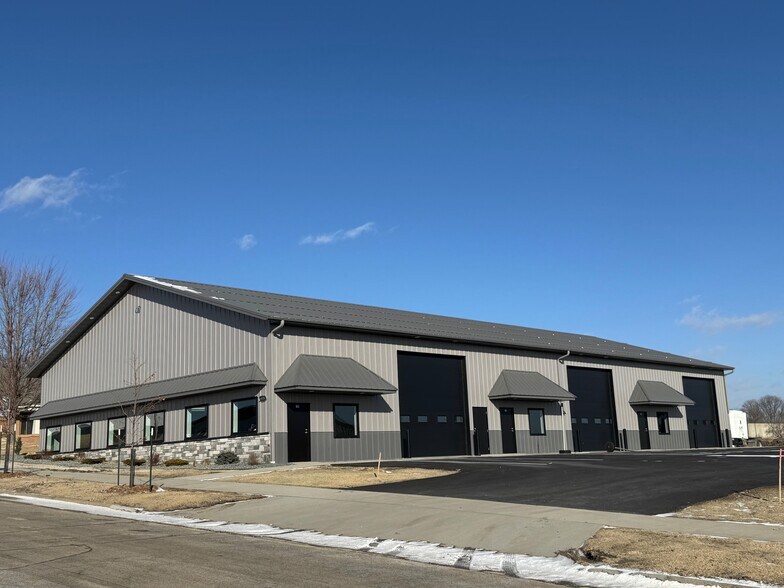 6176 Rome Cir NW, Rochester, MN à vendre - Photo de l’immeuble – Image 1 sur 8