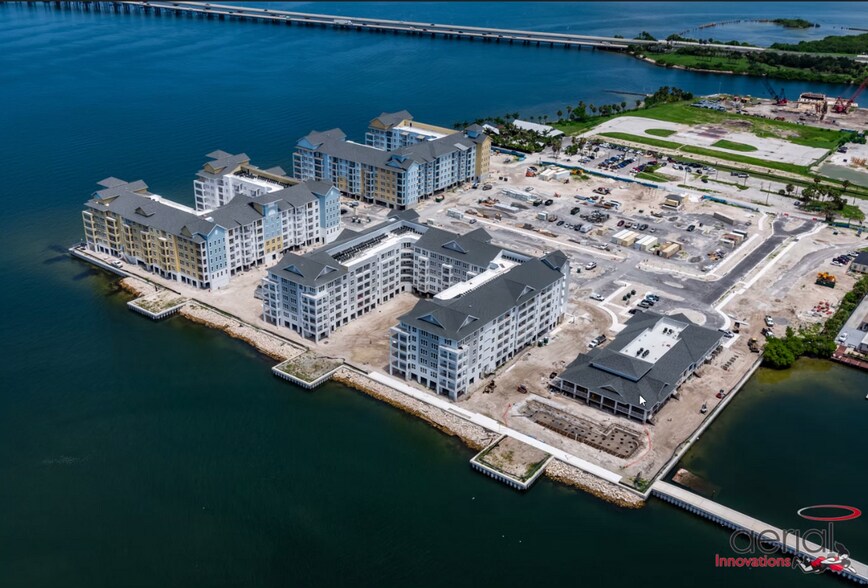 5440 W Tyson Ave, Tampa, FL à louer - Photo de l’immeuble – Image 1 sur 7