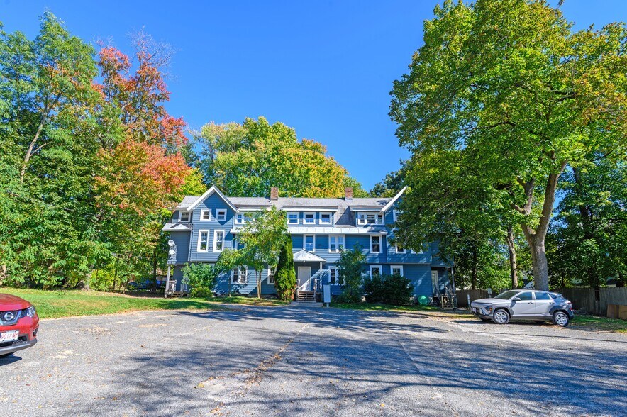 Pittsfield Portfolio portefeuille de 2 biens à vendre sur LoopNet.fr - Photo de l’immeuble – Image 2 sur 11